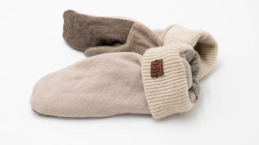 Classic Upcycled Cashmere Mittens m1